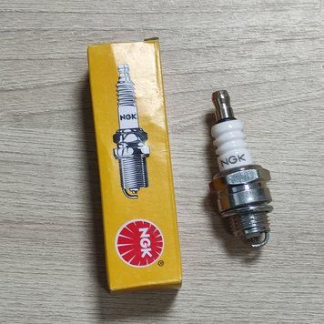 Свічка NGK для бензопил BM6A (7021) CV111
